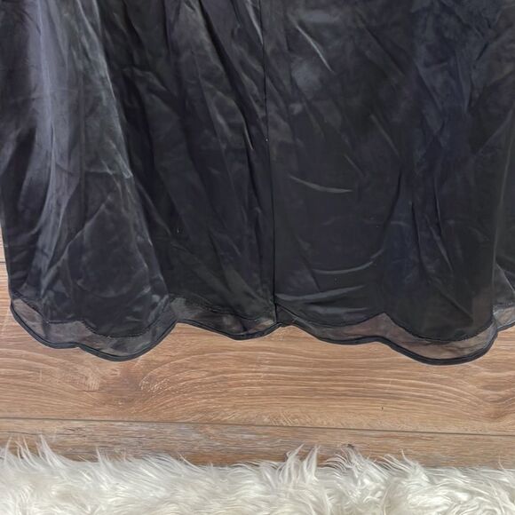 Vanity Fair Vintage Ladies Tricot NylonScalloped Hem Black Half Slip Size Medium - Picture 3 of 5